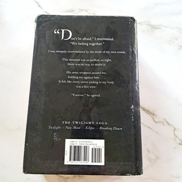 Breaking Dawn: The Twilight Saga, Book 4 Hardback - Picture 3 of 4